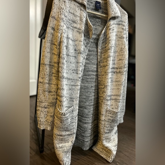 GAP Cardigan - Picture 7 of 16